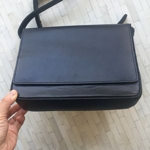 Nisolo Clara Crossbody Purse in Black